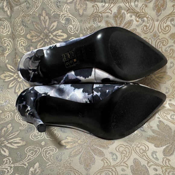 Nine West heels - Picture 4 of 5